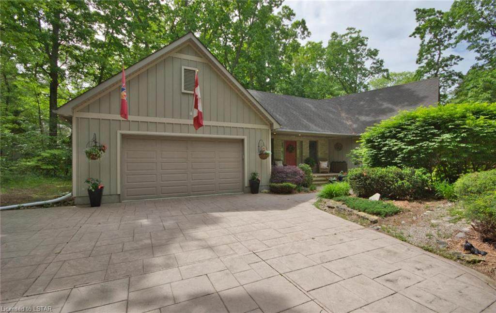 10354 Sherwood Crescent - Photo 1