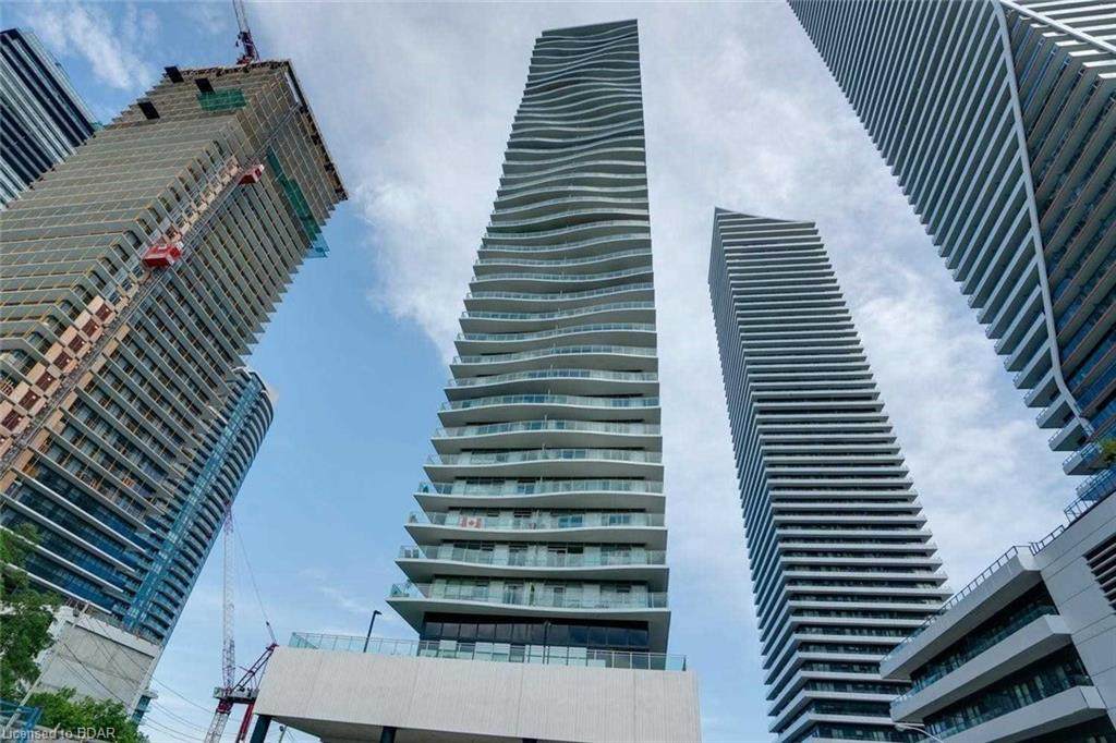33 Shore Breeze Drive - Photo 1