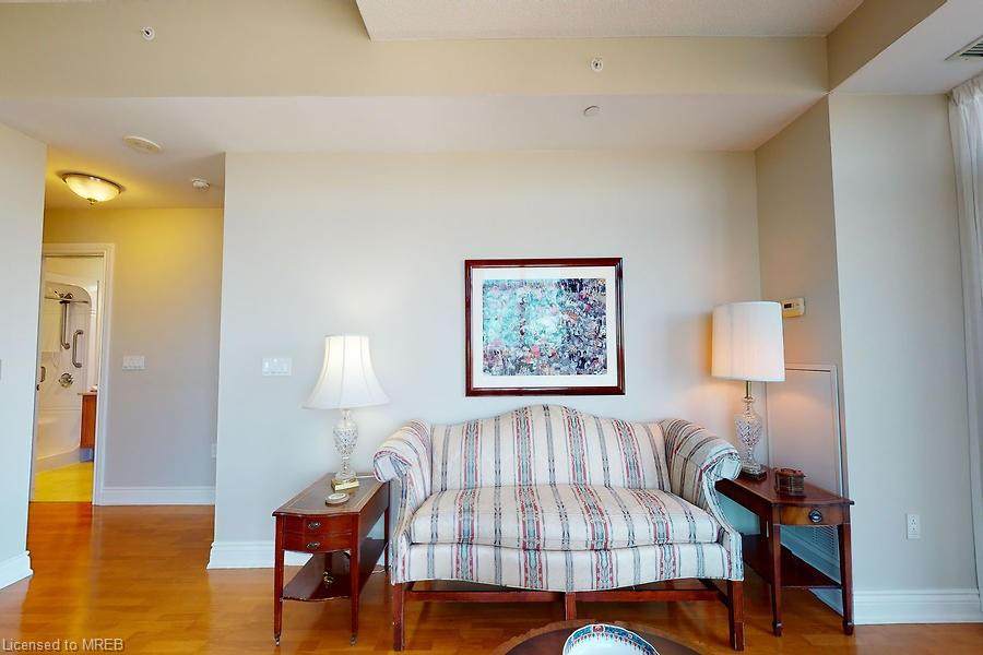 1665 The Collegeway - Photo 1
