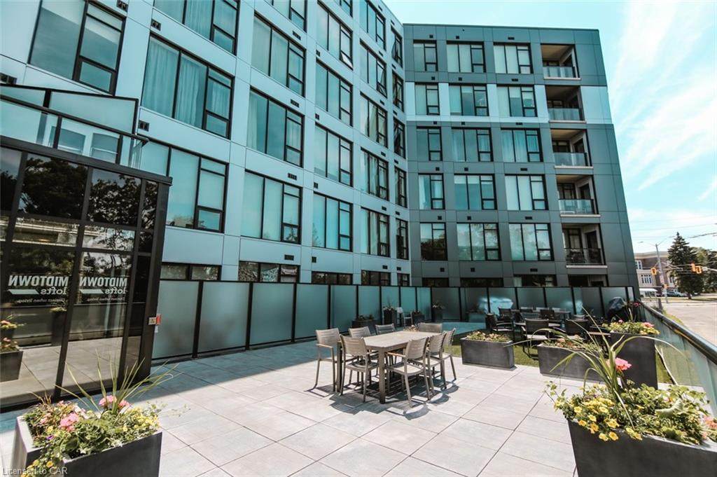 690 King Street - Photo 1