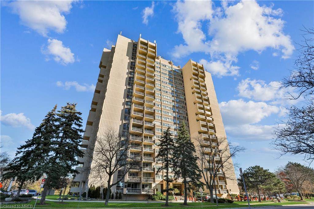 1359 White Oaks Boulevard - Photo 1