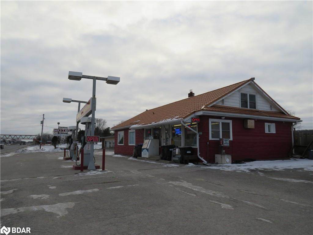 8906 11 Highway - Photo 1