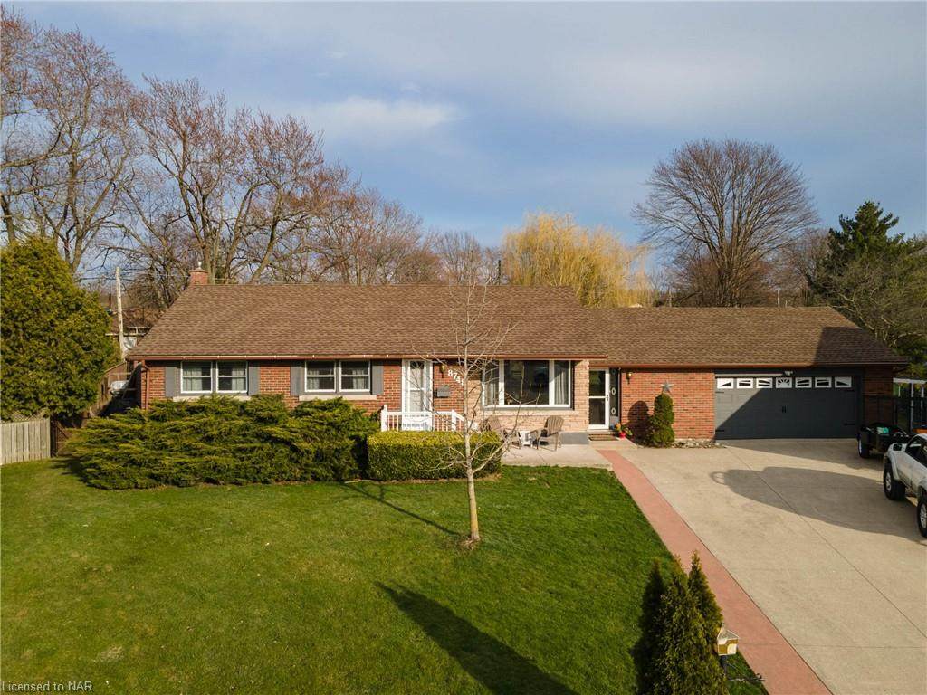 8748 Howe Crescent - Photo 1