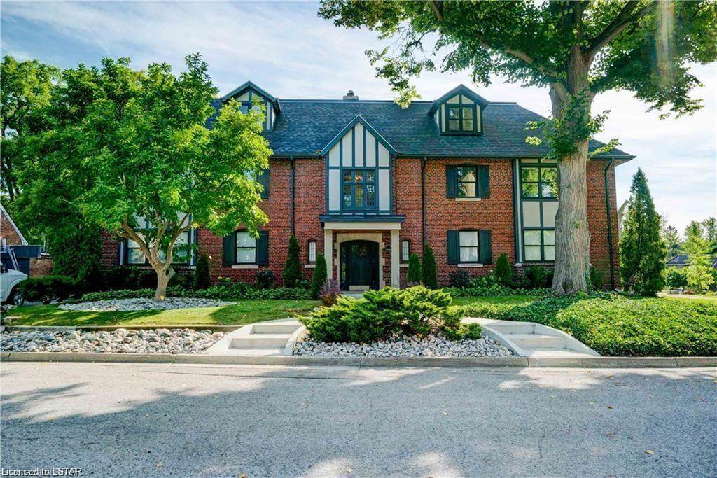 130 Windsor Crescent - Photo 1