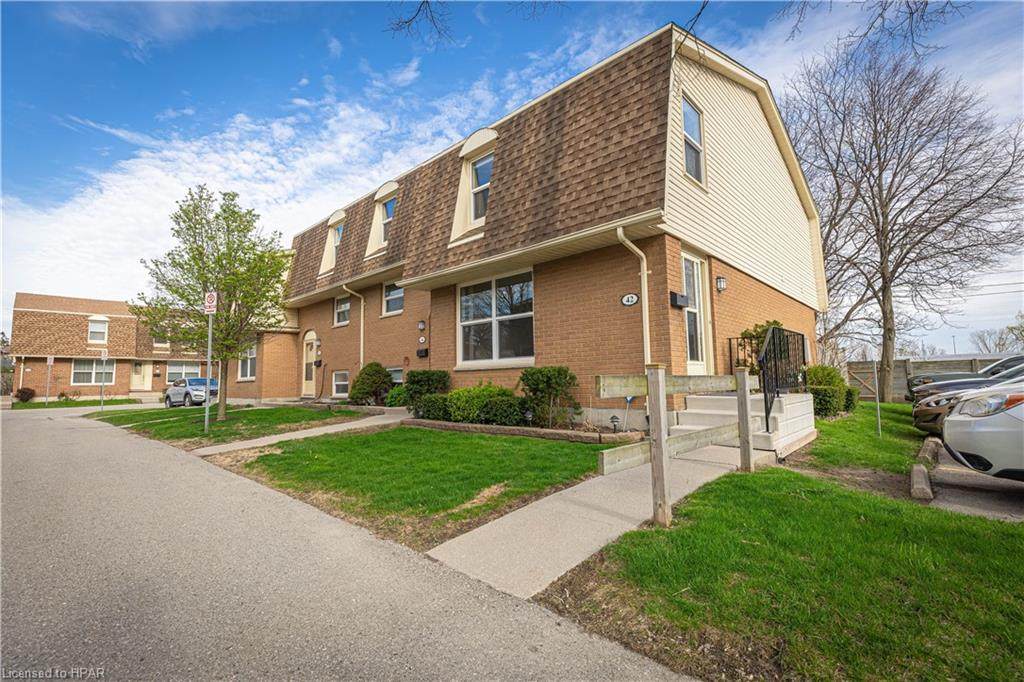 92 Stroud Crescent - Photo 1