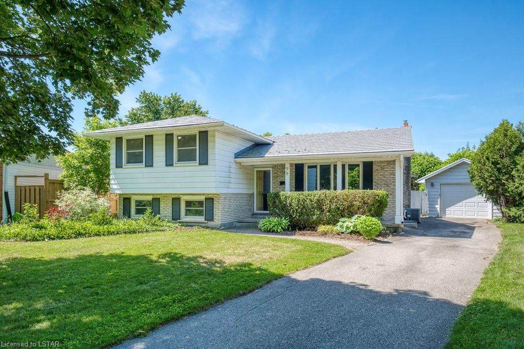 98 Paperbirch Crescent - Photo 1