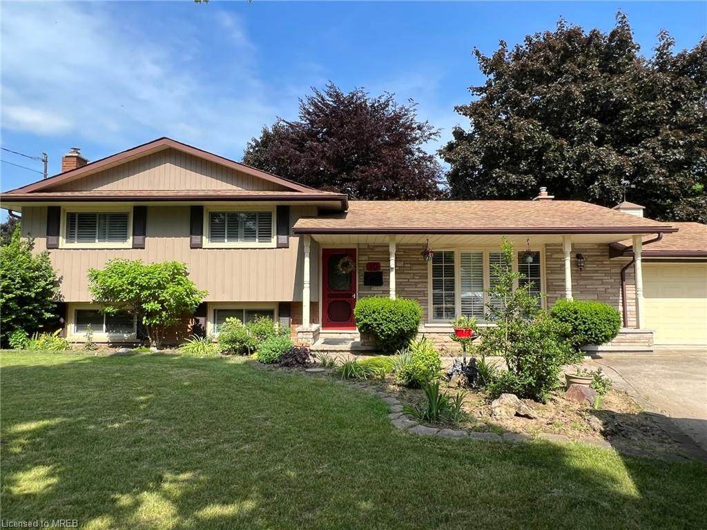 10 Rideau Crescent - Photo 1