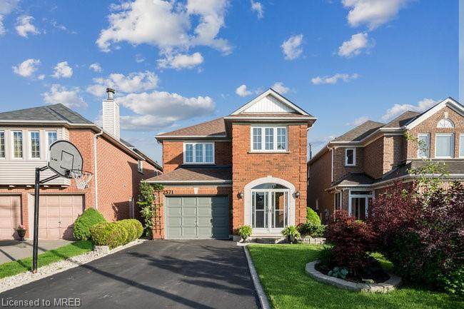 2571 Strathmore Crescent - Photo 1