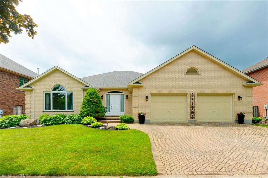 39 Carriage Hill Crescent - Photo 1