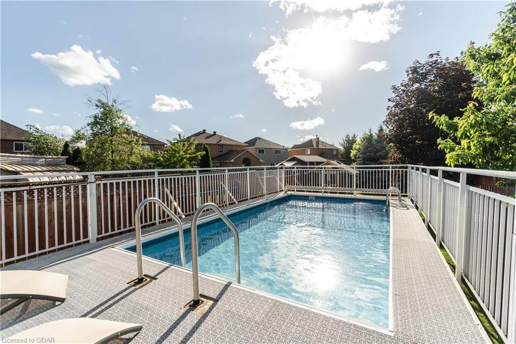 25 Mowat Crescent - Photo 1