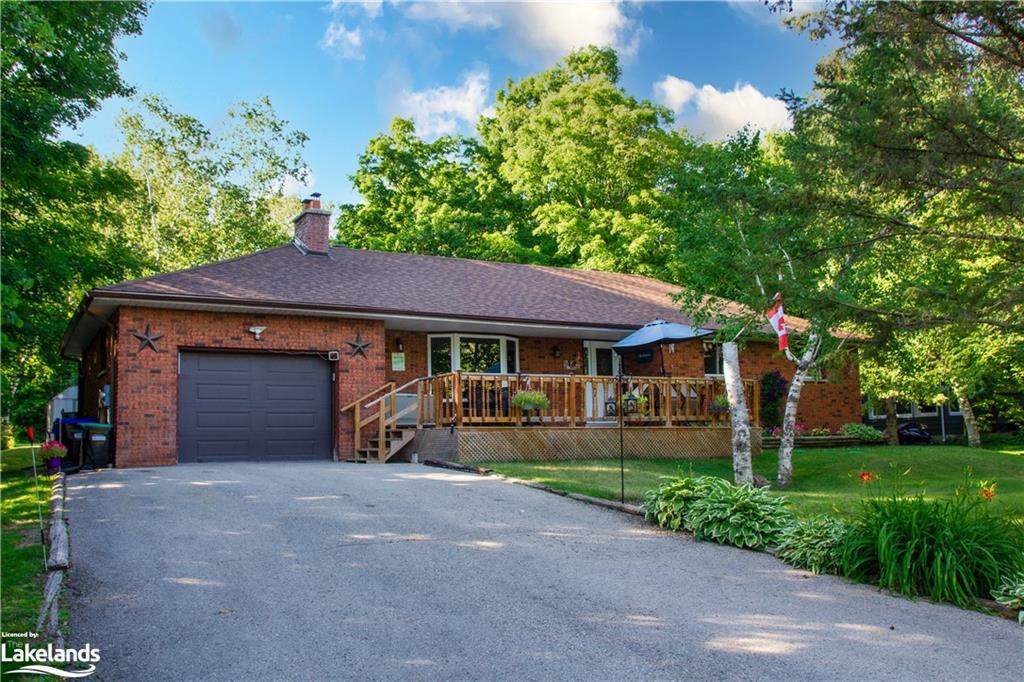 6 Memorial Crescent - Photo 1