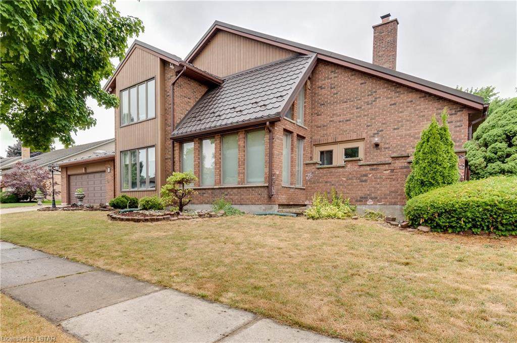 2 Deer Valley Crescent - Photo 1