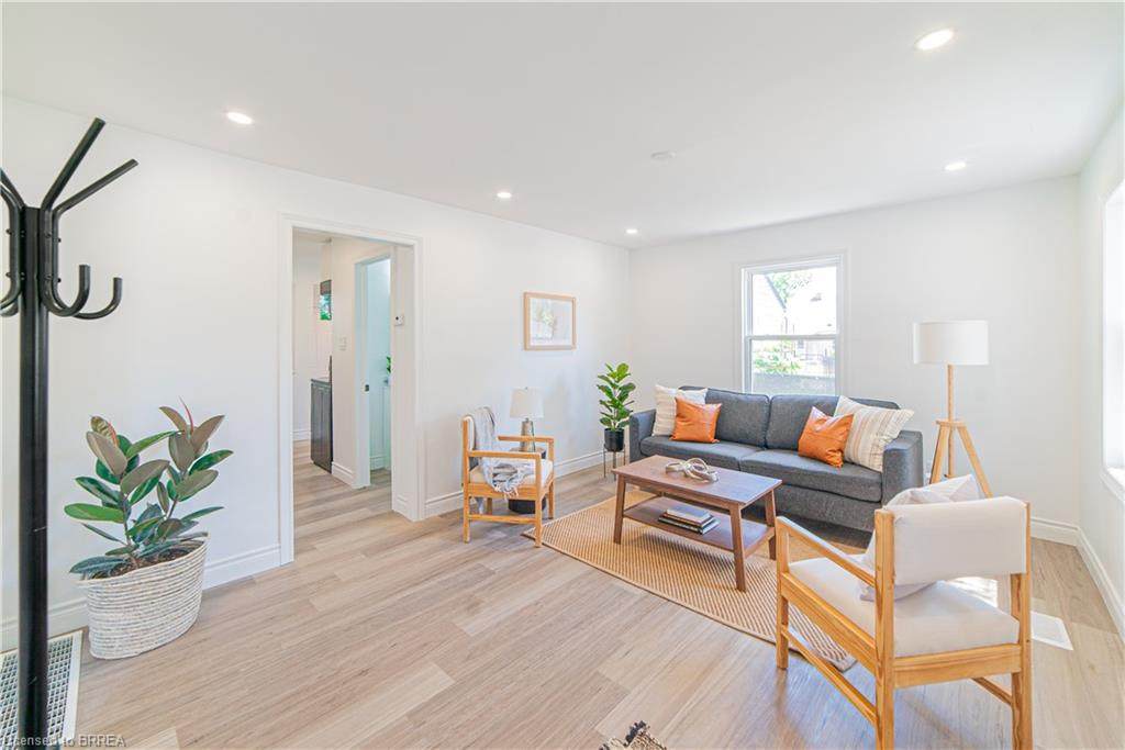 47 Sixth Avenue - Photo 1