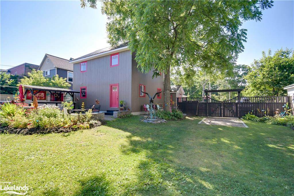 260 Bay Street - Photo 1