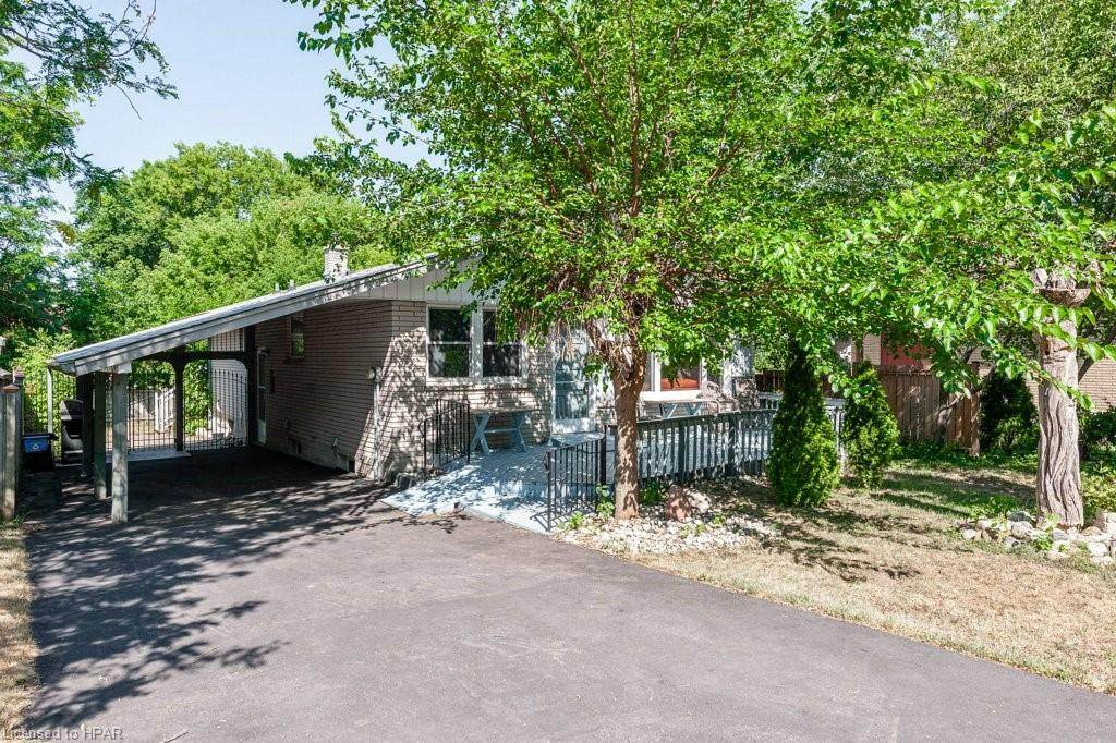 211 Carter Avenue - Photo 1