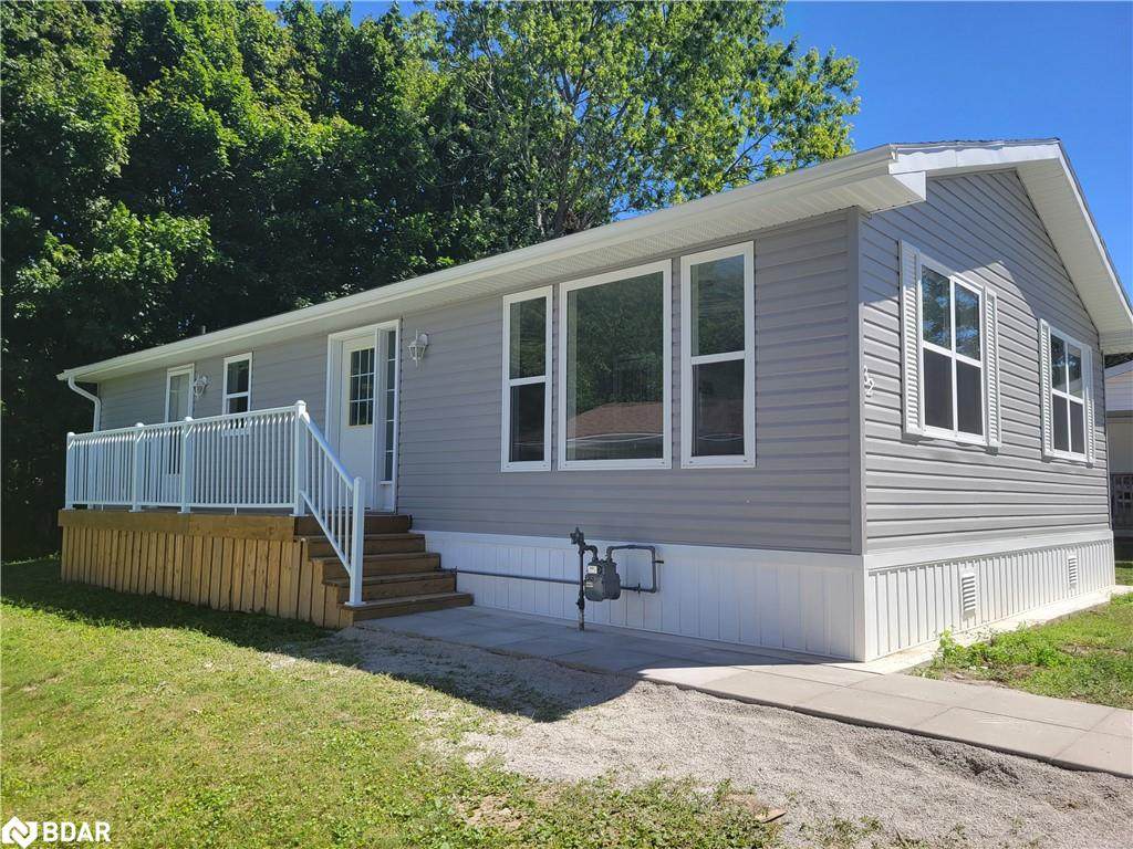 32 Flora Court - Photo 1