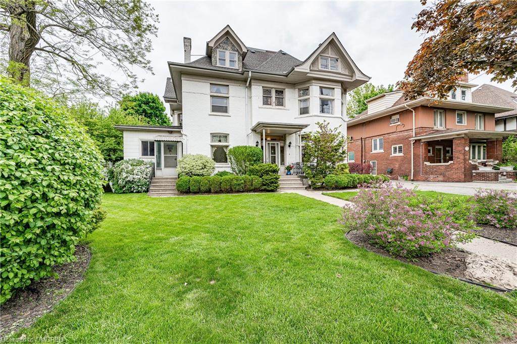 272 Aberdeen Avenue - Photo 1