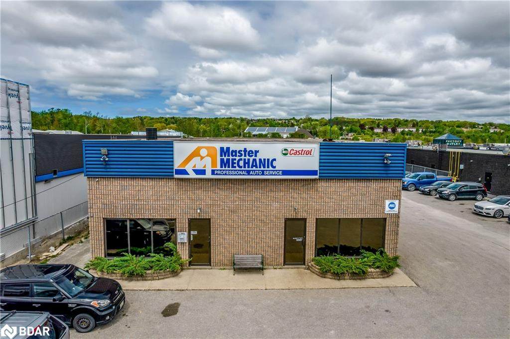 412 Dunlop Street - Photo 1