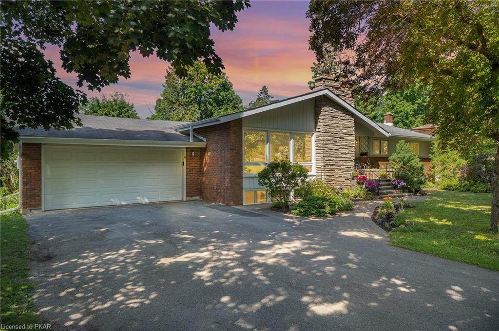 989 Fairbairn Street - Photo 1