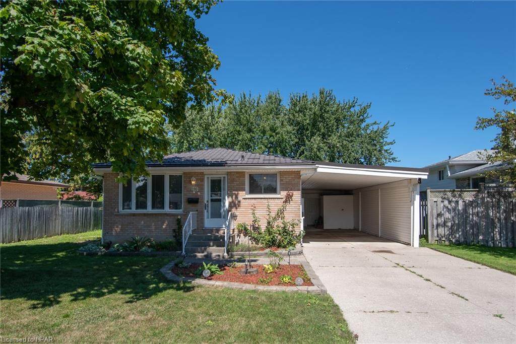 290 Elgin Crescent - Photo 1