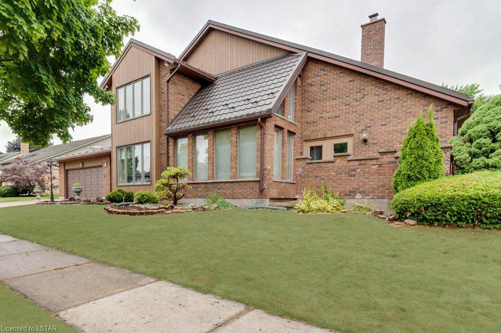 2 Deer Valley Crescent - Photo 1