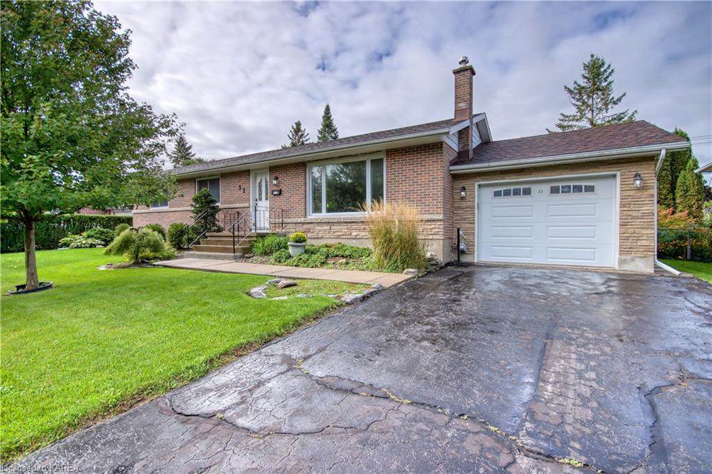 32 Manitou Crescent - Photo 1