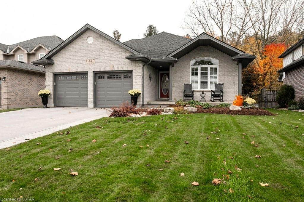 32 Forest Grove Crescent - Photo 1