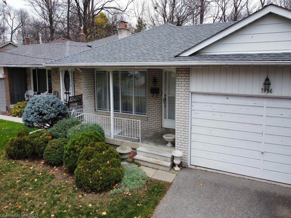 1986 Truscott Drive - Photo 1