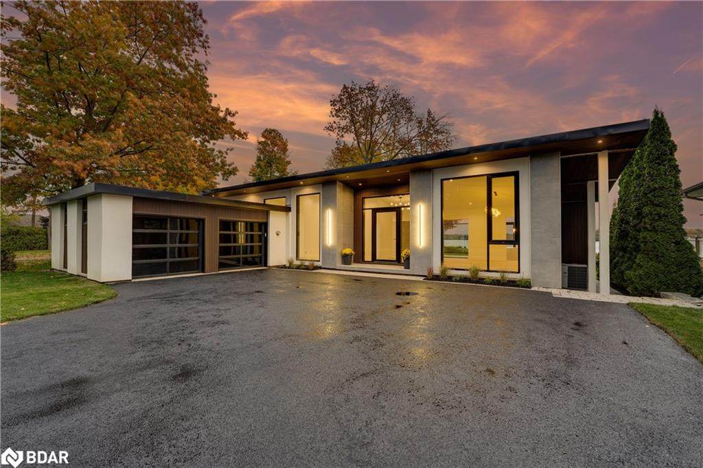 655 Glen Crescent - Photo 1