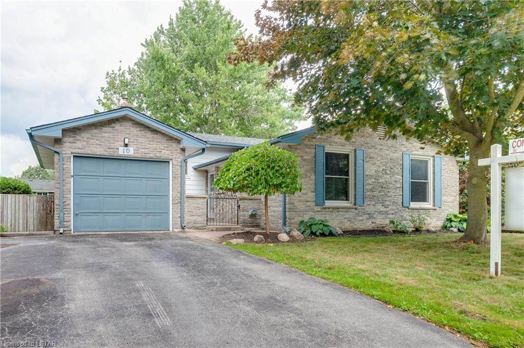 10 Cottonwood Crescent - Photo 1