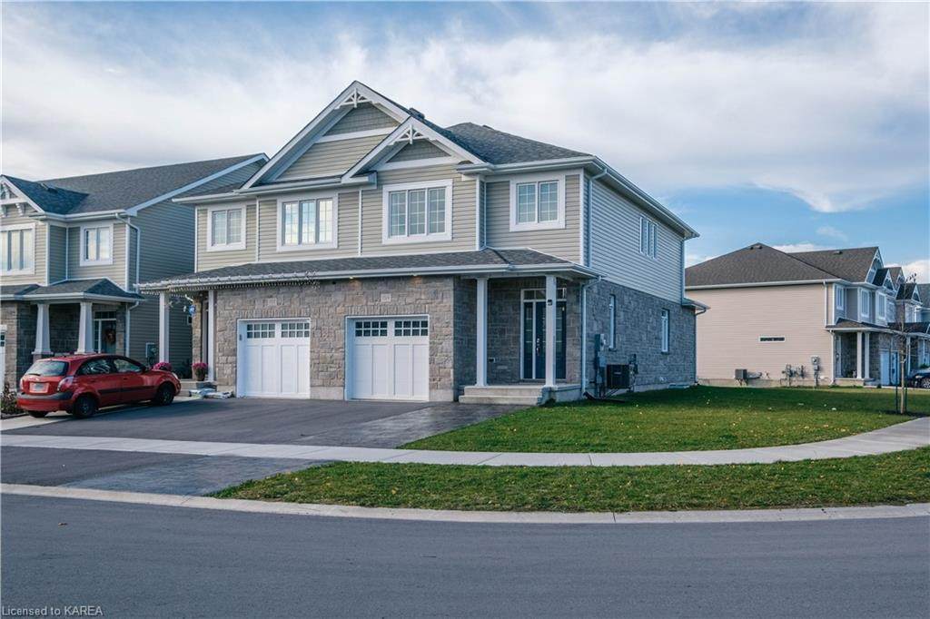 1519 Davenport Crescent - Photo 1