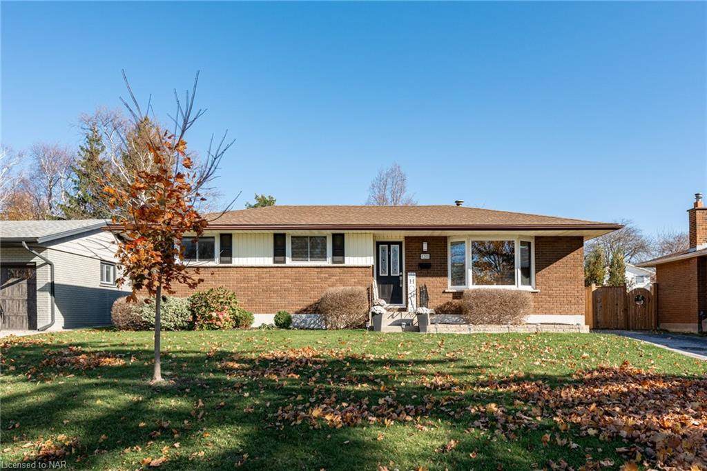 4200 Fernwood Crescent - Photo 1