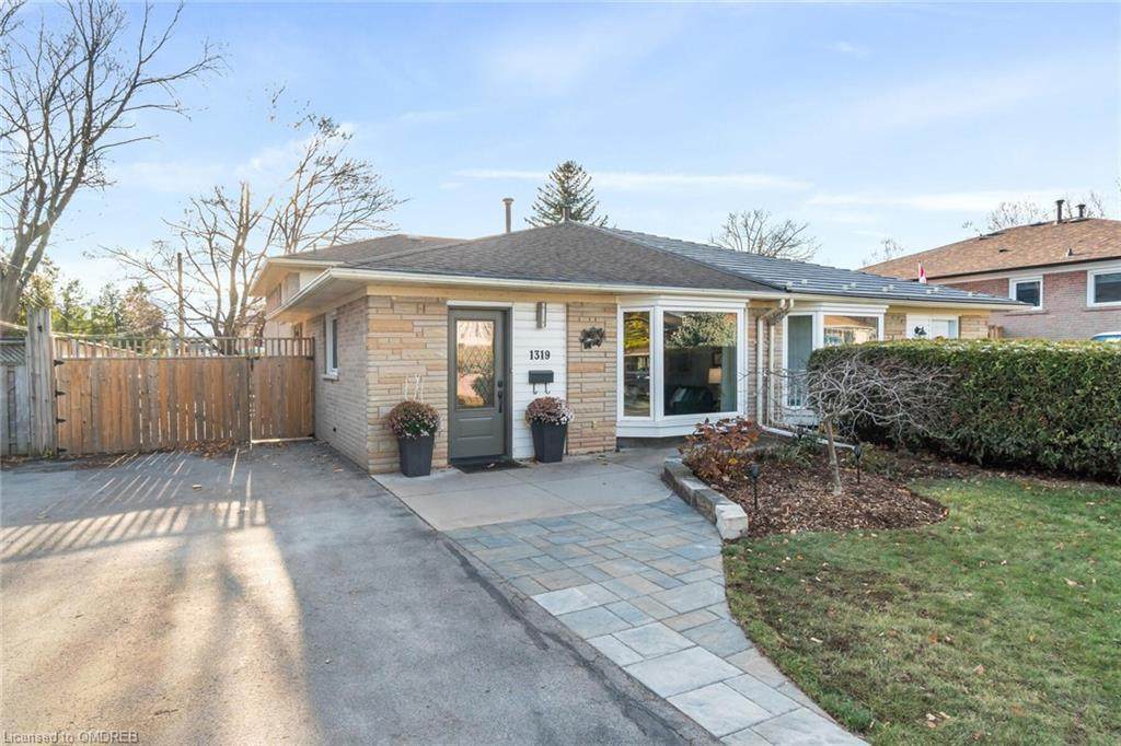 1319 Redbank Crescent - Photo 1
