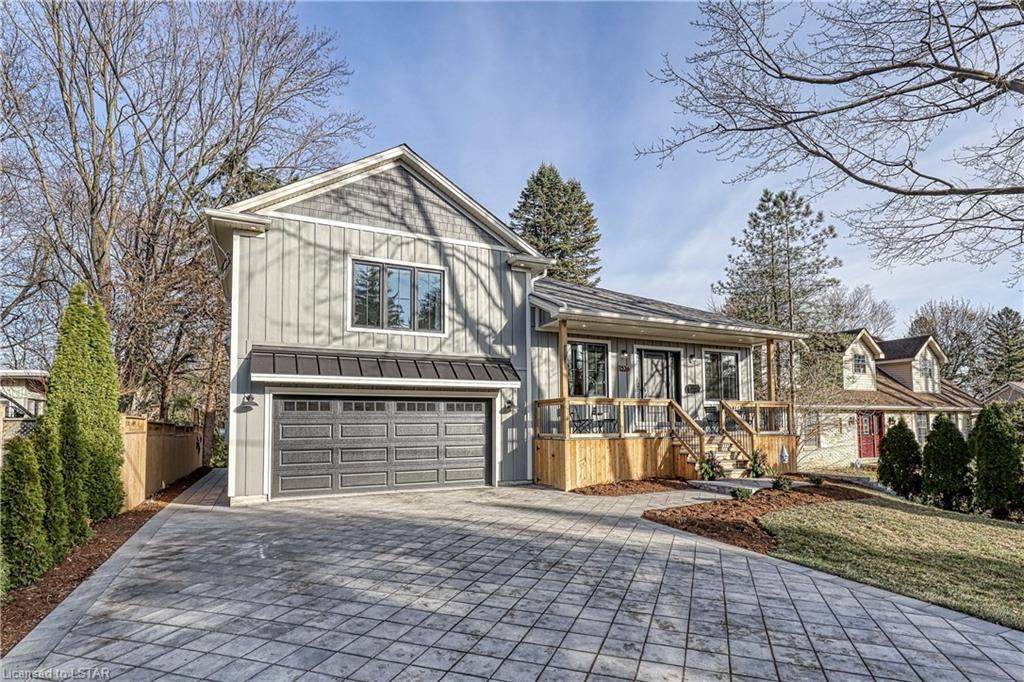 1536 Stoneybrook Crescent - Photo 1