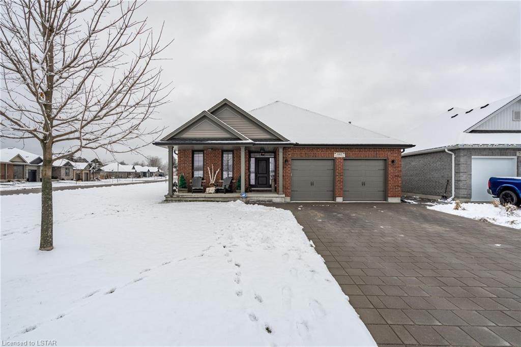 582 Bennett Crescent - Photo 1