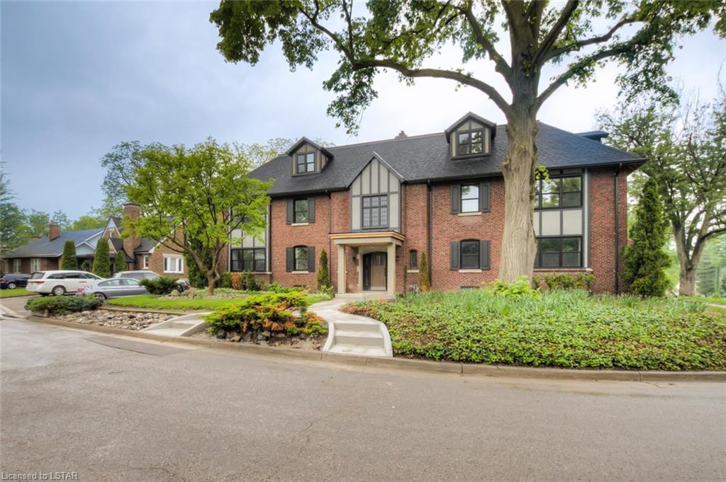 130 Windsor Crescent - Photo 1