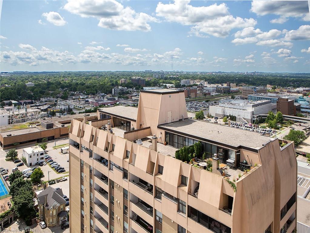 389 Dundas Street - Photo 1