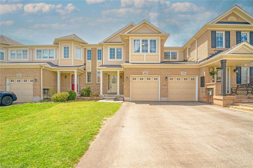 180 Chase Crescent - Photo 1
