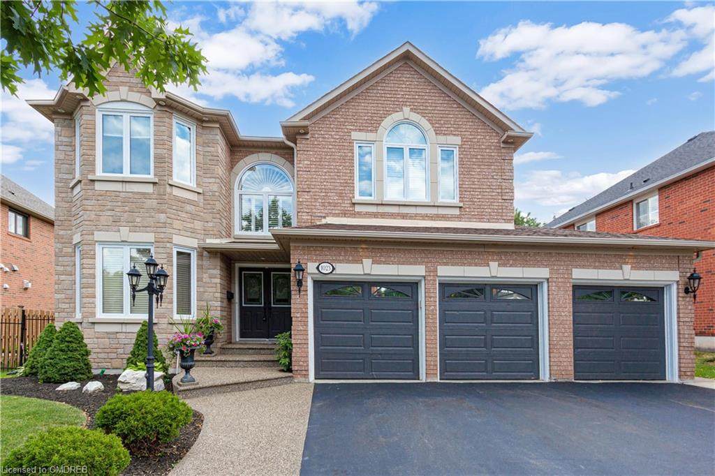 1023 Skyvalley Crescent - Photo 1