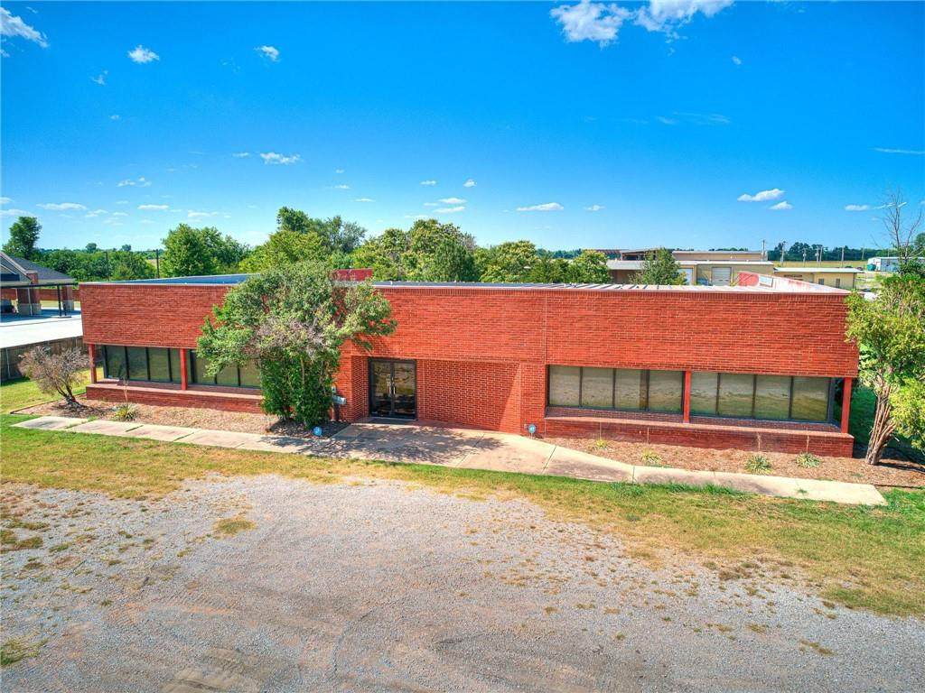 4945 44 Street - Photo 1