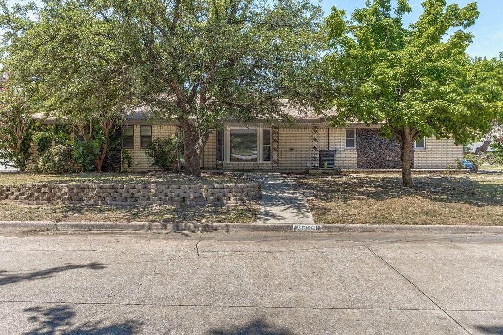 2700 Poplar Lane - Photo 1