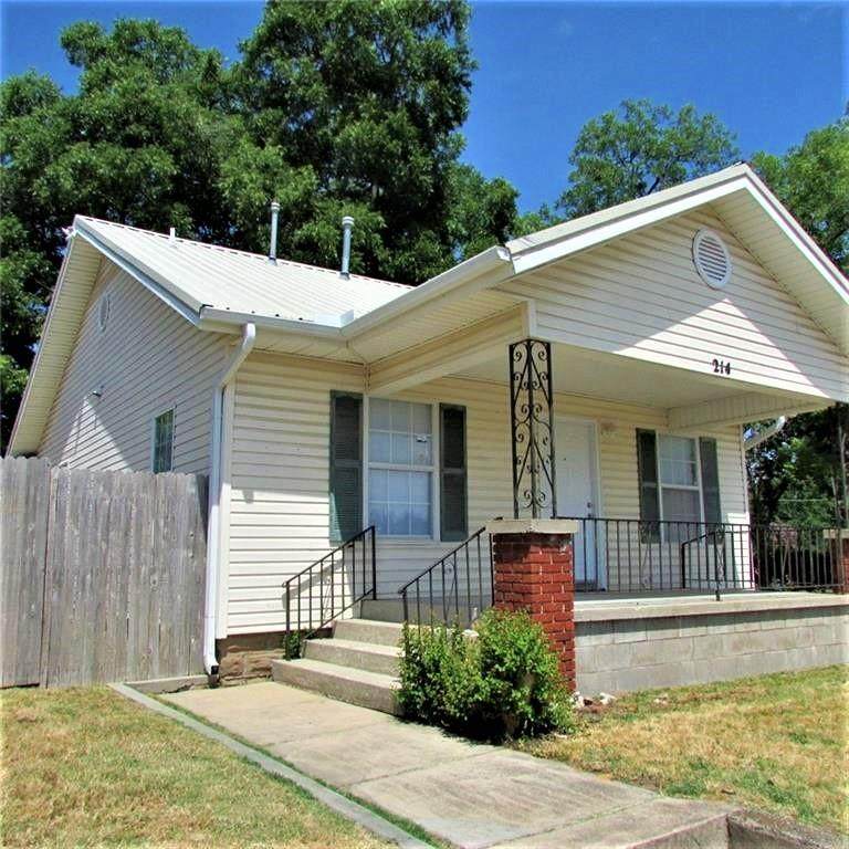214 Oklahoma Avenue - Photo 1