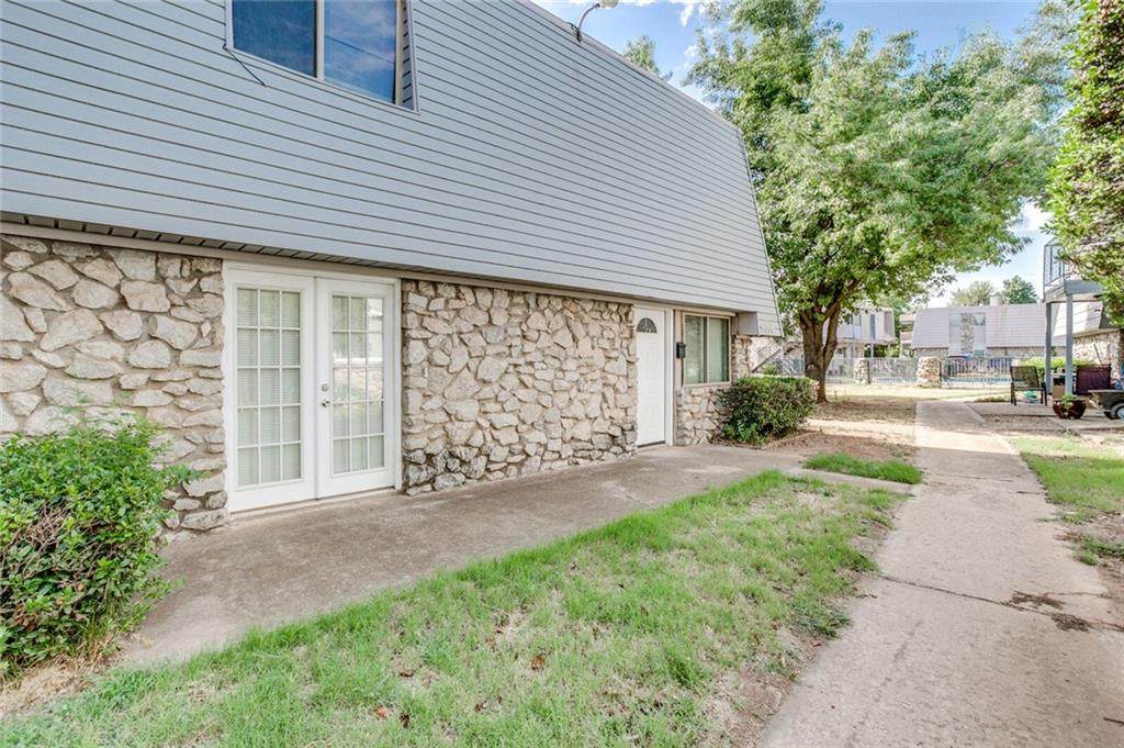 6006 Expressway Street - Photo 1