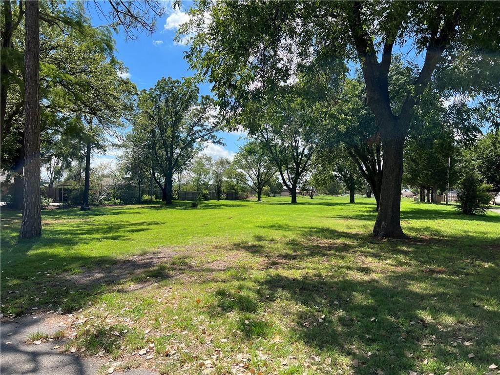 715 Bowman Avenue - Photo 1