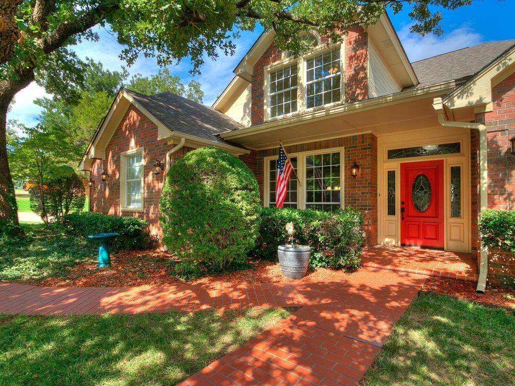 1004 Fox Hill Drive - Photo 1