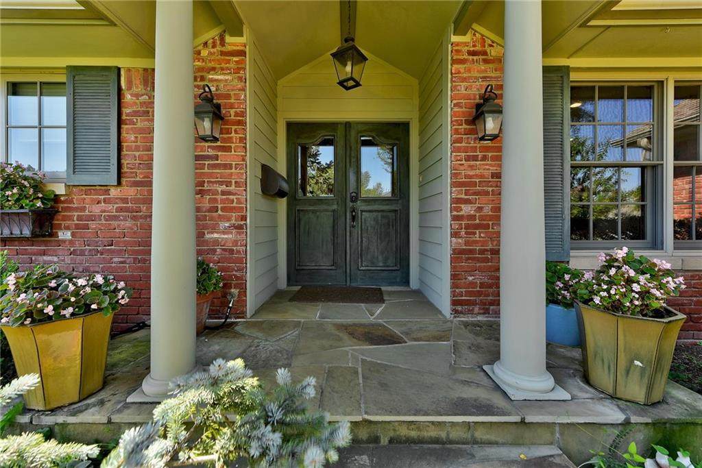 1406 Canterbury Place - Photo 1