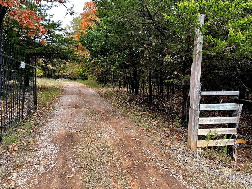 000 Geneva Way - Photo 1