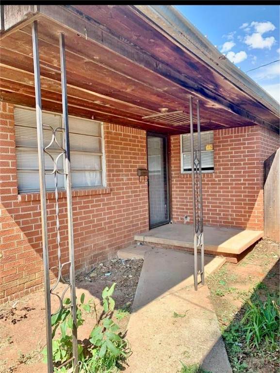 909 Court Avenue - Photo 1