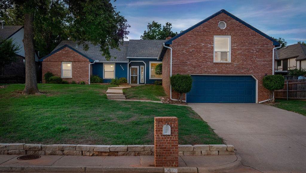 2305 Woodford Way - Photo 1