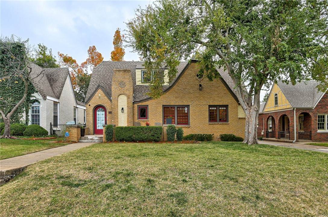 212 32nd Street - Photo 1